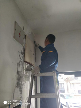 房間墻壁滲水發(fā)霉潮濕怎么處理？